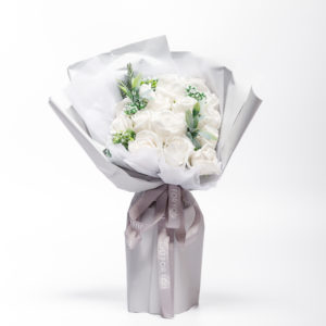 Romantic Snow White Rose Bouquet